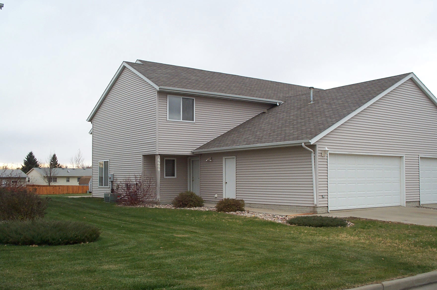 exterior 43.jpg (345669 bytes)